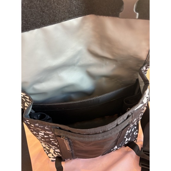 Timbuk2 Commute Messenger Bag Black & White " Shattered Triangles" NWOT Medium - Picture 8 of 12